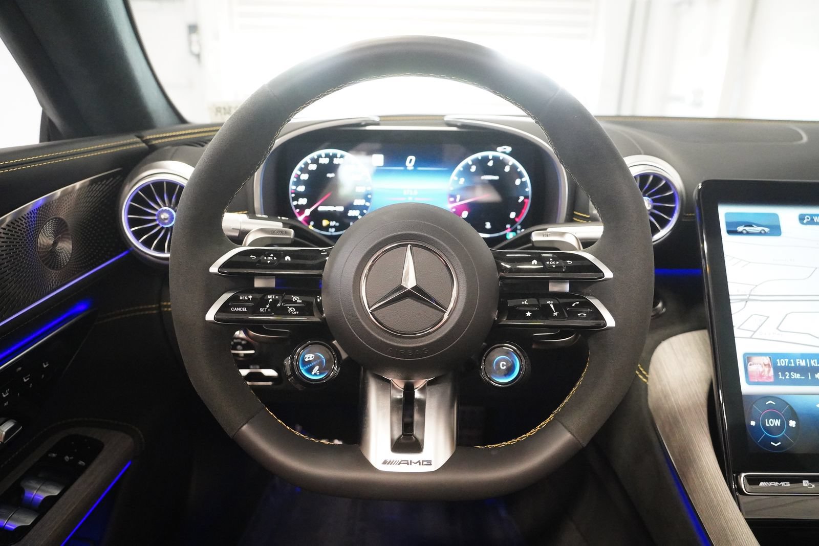 Certified 2025 Mercedes-Benz SL 63 AMG 4MATIC image 18