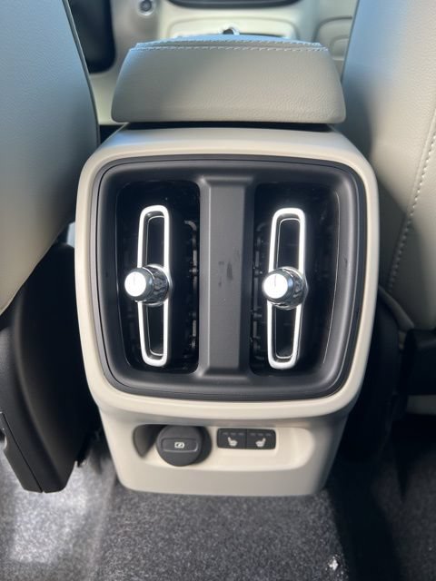 New 2026 Volvo XC40 B5 Plus w/ Protection Package Premier AWD/4WD image 26