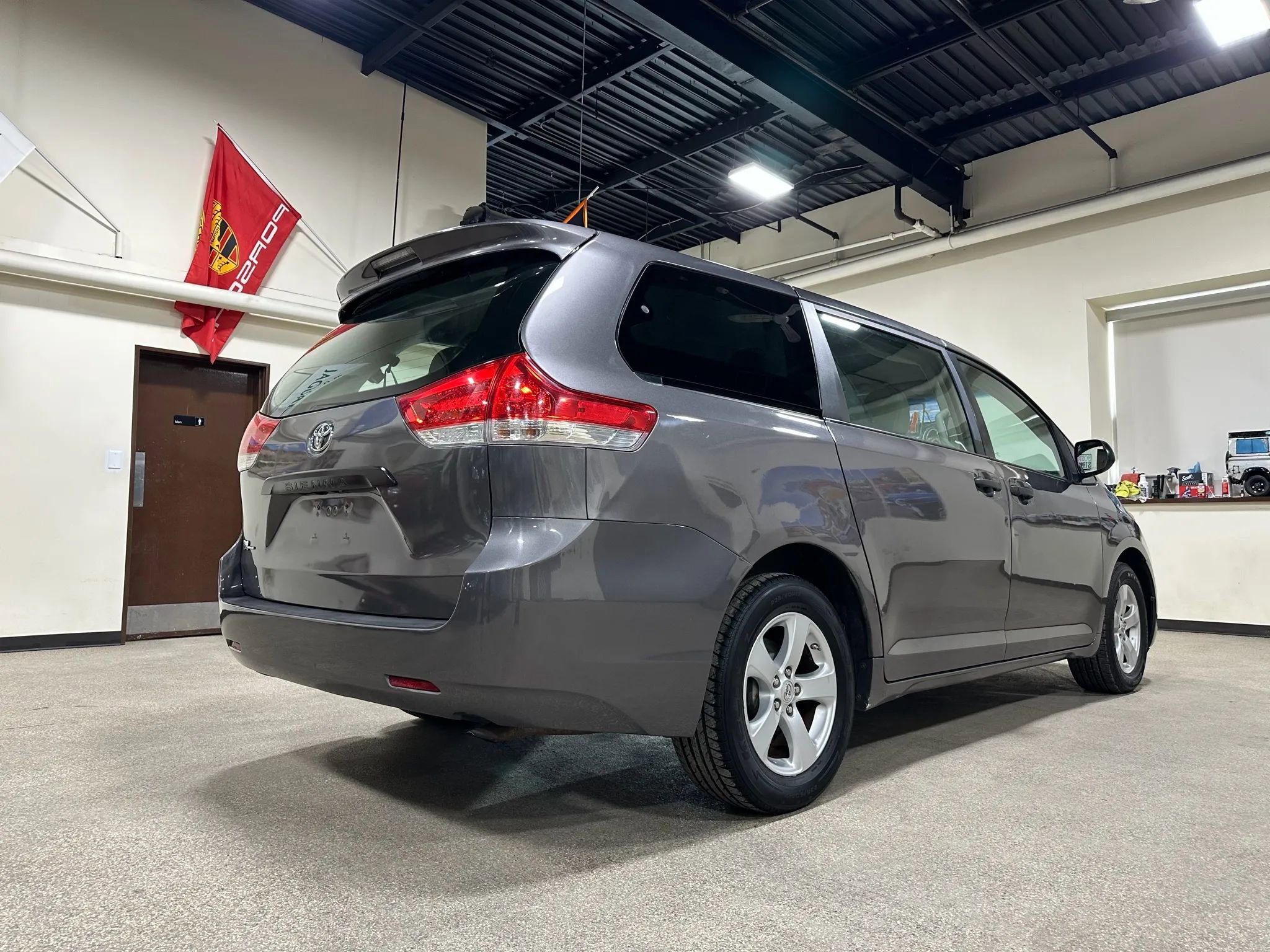 Used 2012 Toyota Sienna image 10