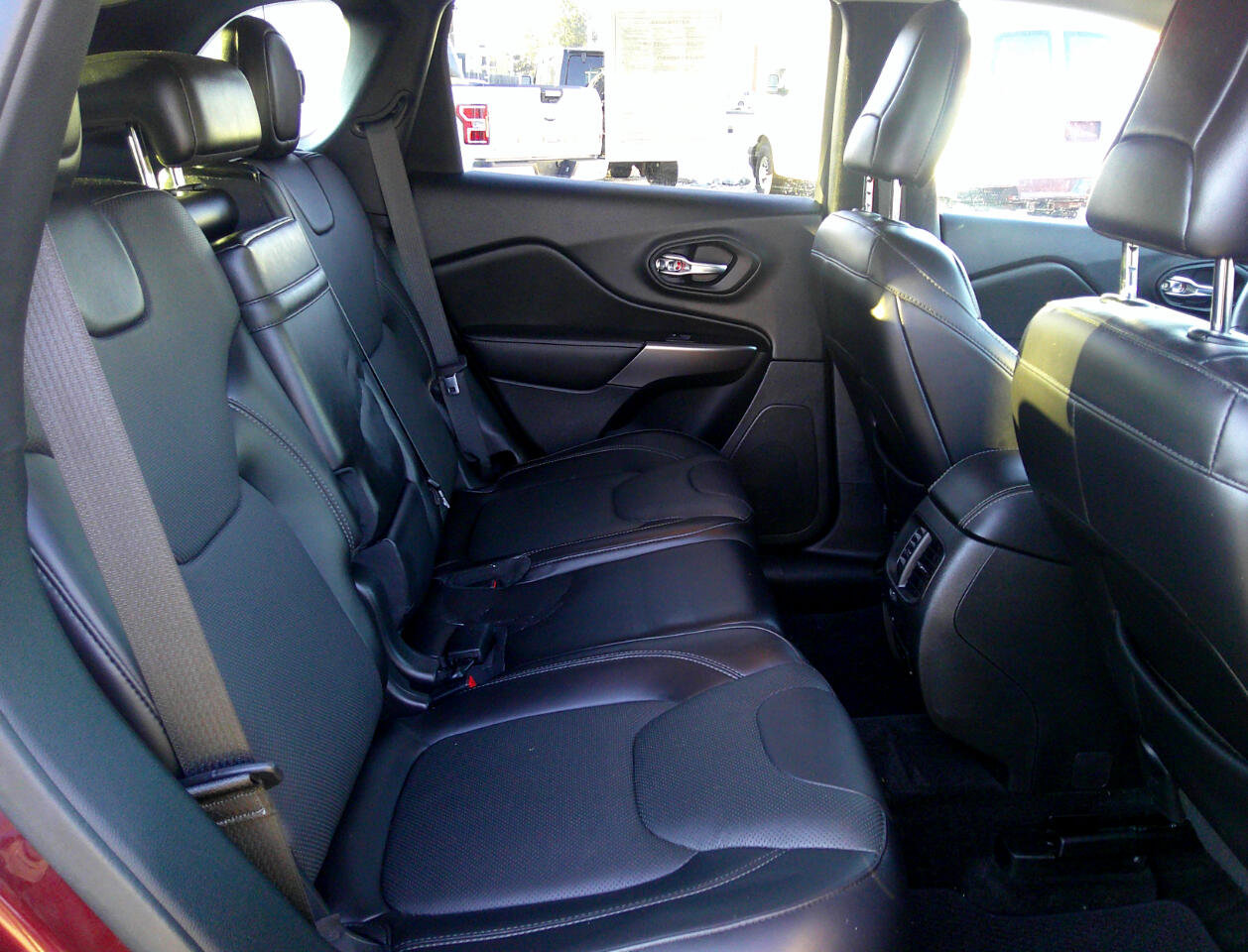 Used 2019 Jeep Cherokee Overland w/ Trailer Tow Group image 48