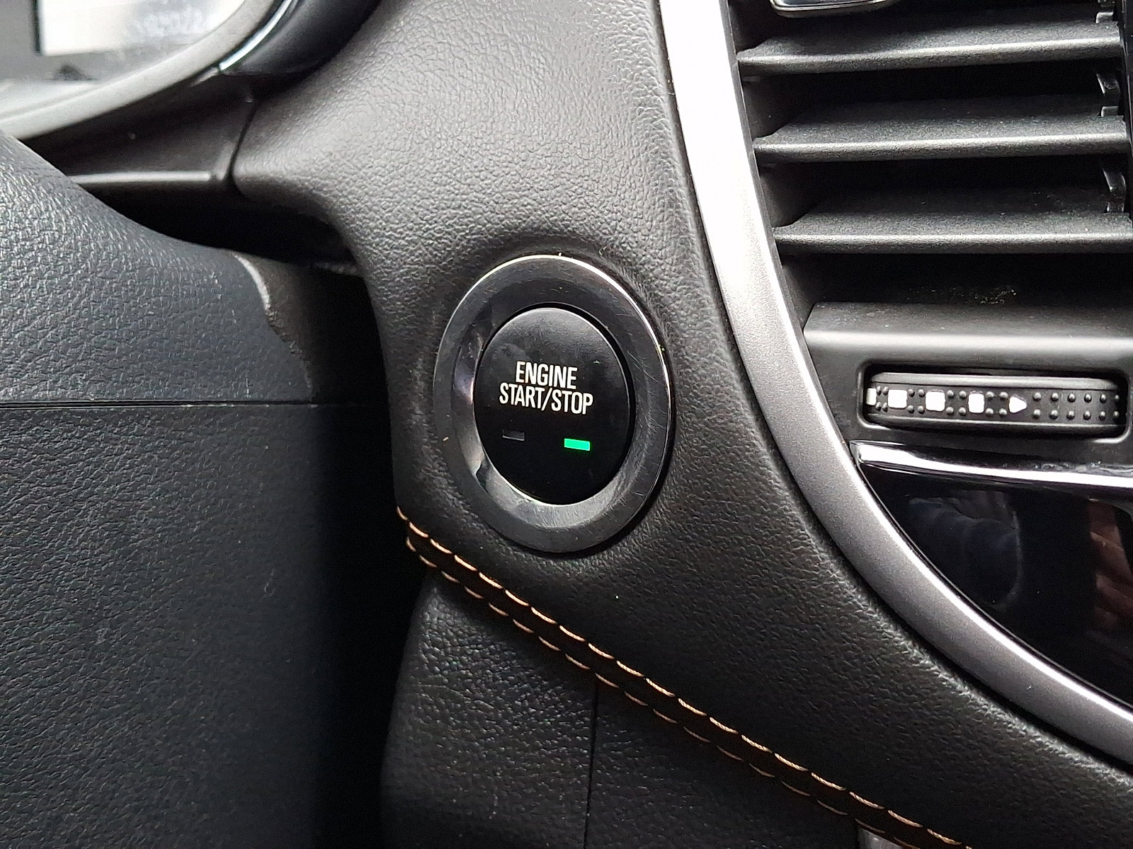 Used 2021 Chevrolet Trax LT w/ Redline Edition image 23