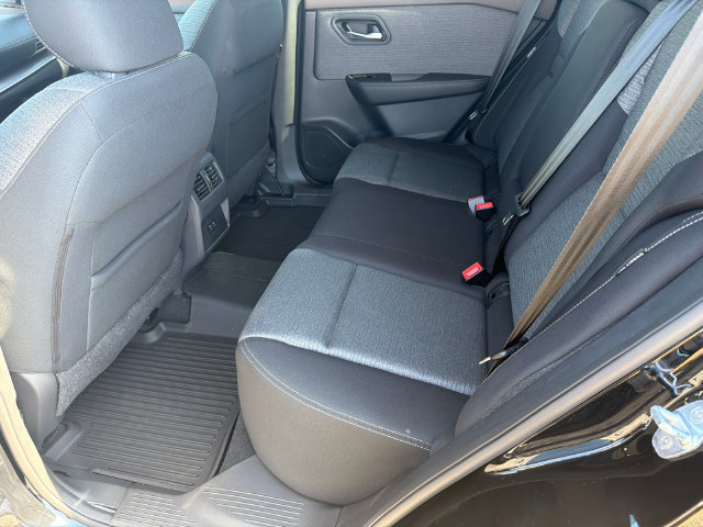 Used 2022 Nissan Rogue SV FWD image 20