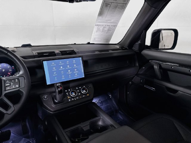 Certified 2025 Land Rover Defender 130 X-Dynamic SE AWD/4WD image 26