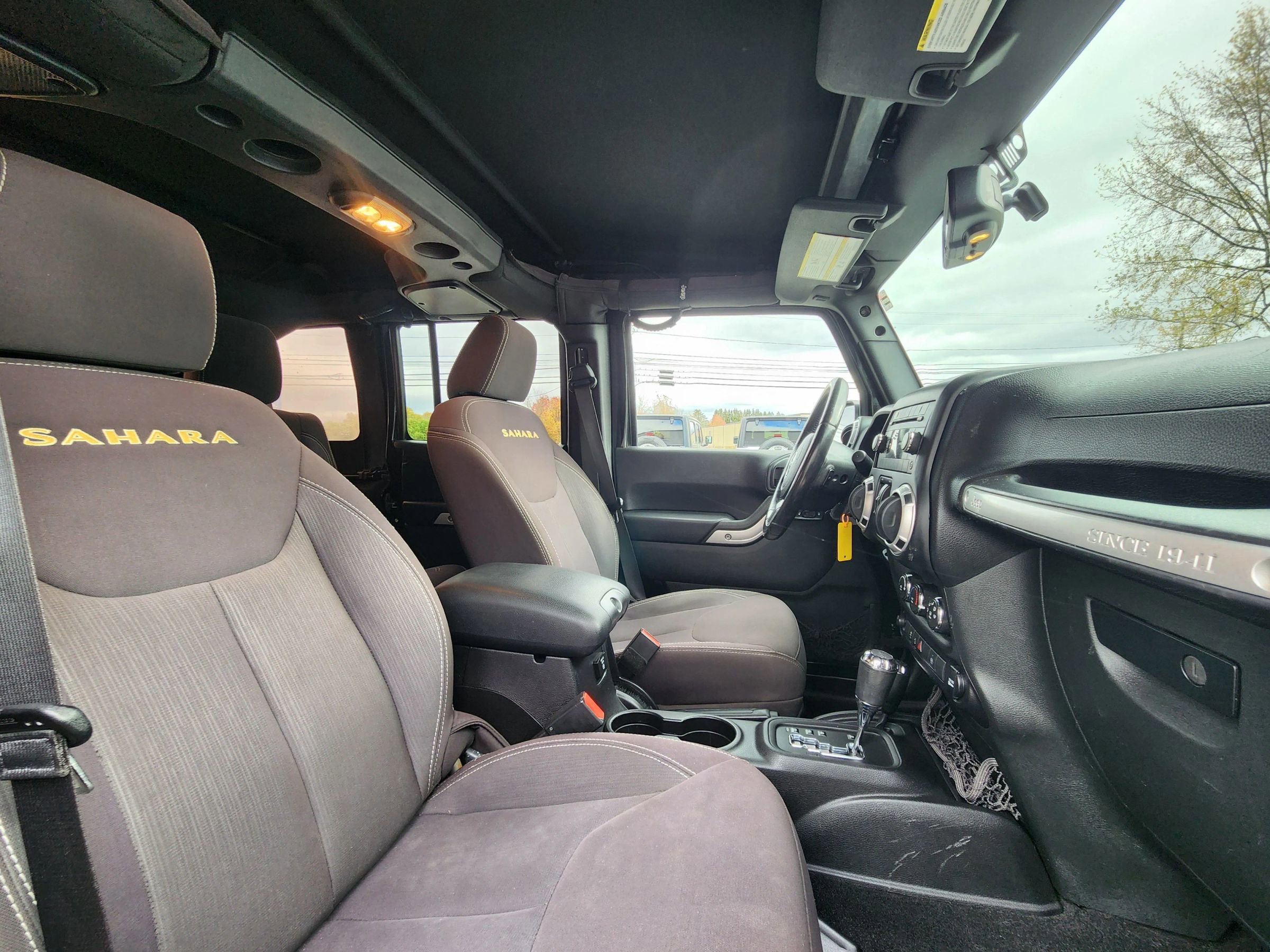 Used 2015 Jeep Wrangler Unlimited Sahara w/ Connectivity Group image 35