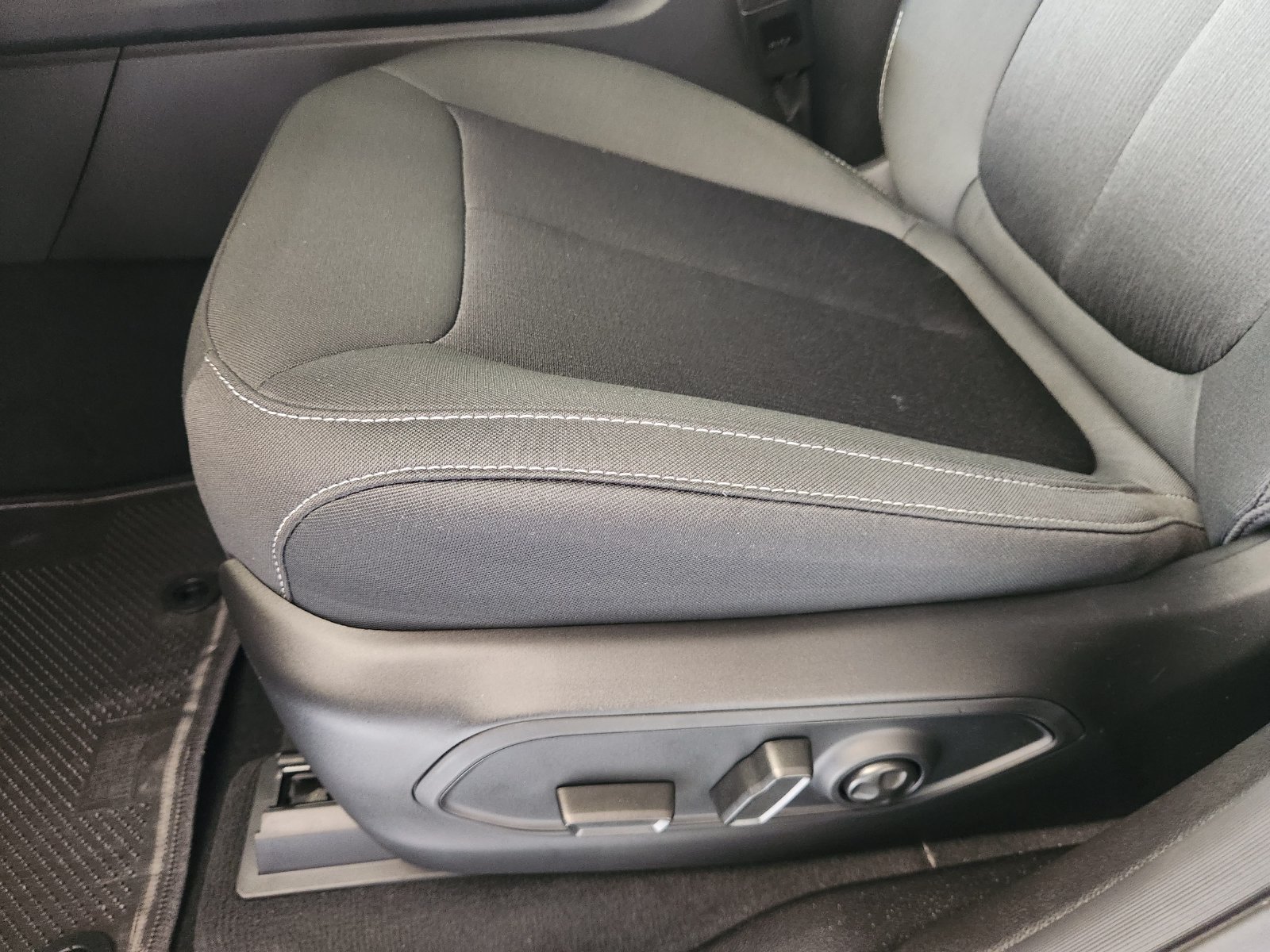 New 2026 Jeep Grand Cherokee L Laredo RWD image 19
