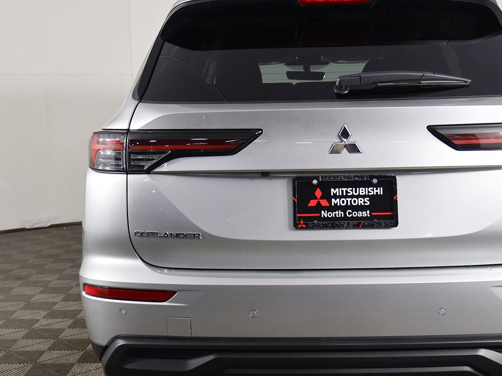 New 2026 Mitsubishi Outlander ES FWD image 14
