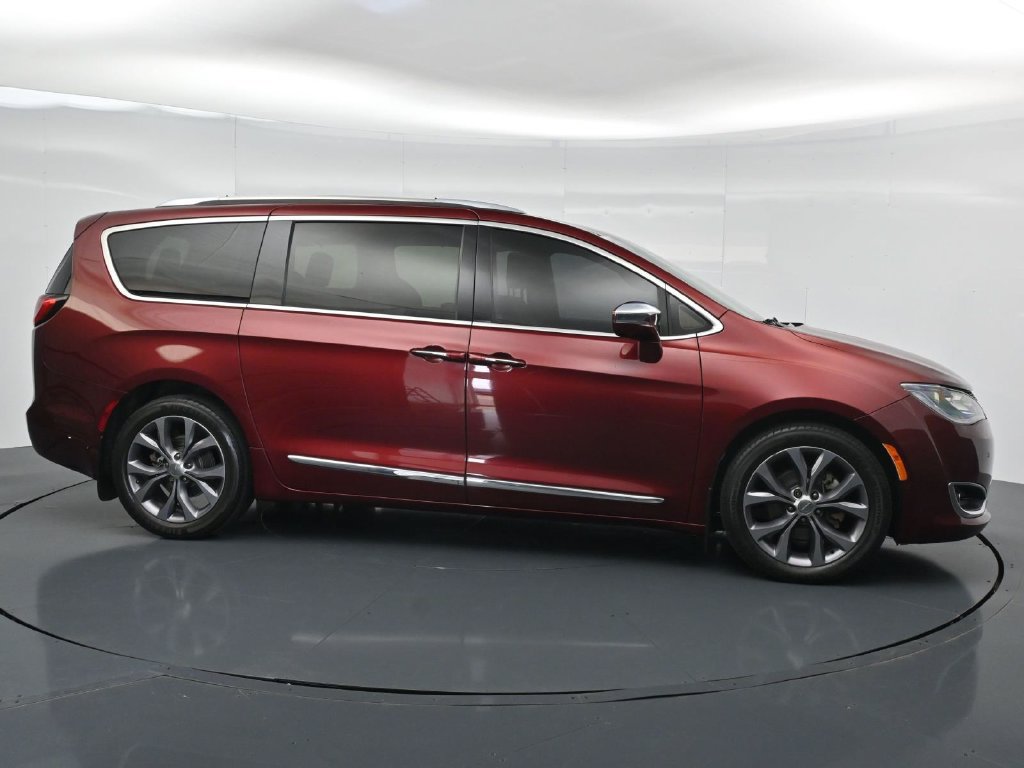 Used 2020 Chrysler Pacifica Limited w/ Tire & Wheel Group FWD image 8