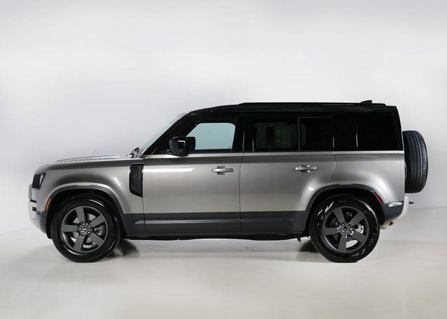 Used 2025 Land Rover Defender 110 S image 6