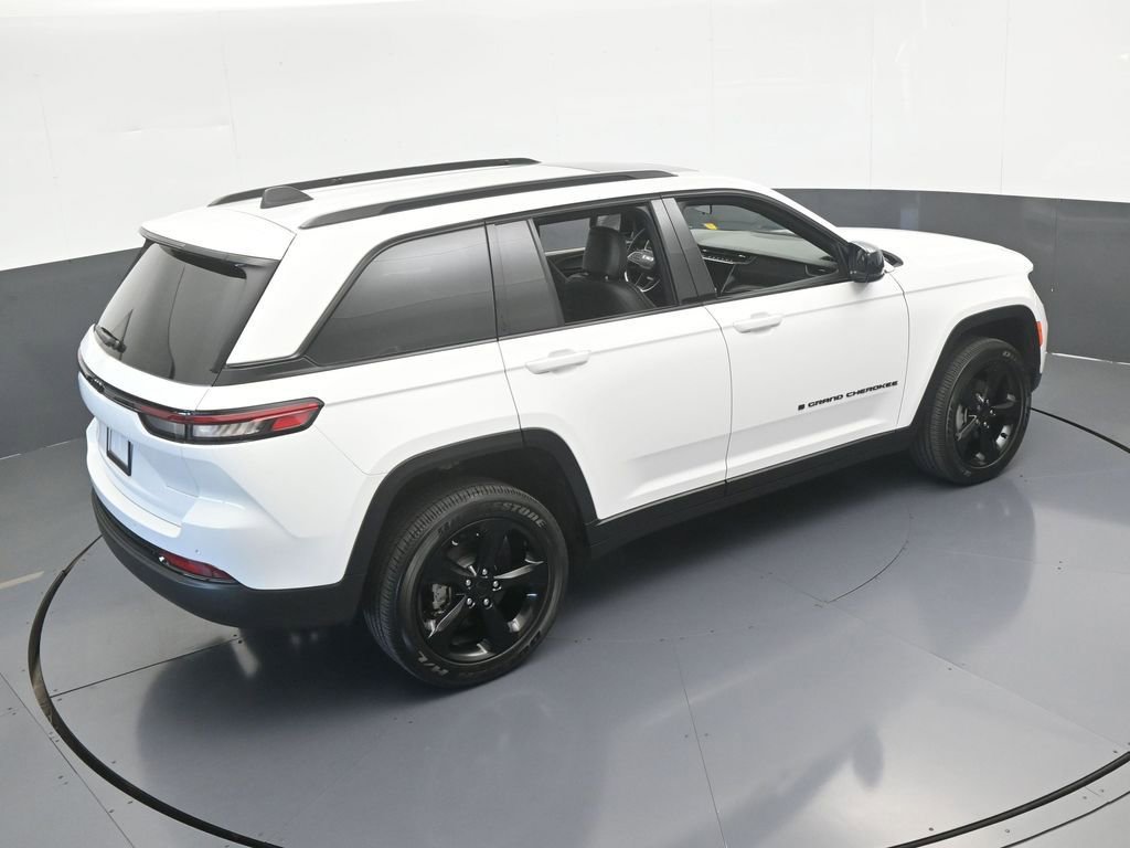 Used 2025 Jeep Grand Cherokee Altitude image 51