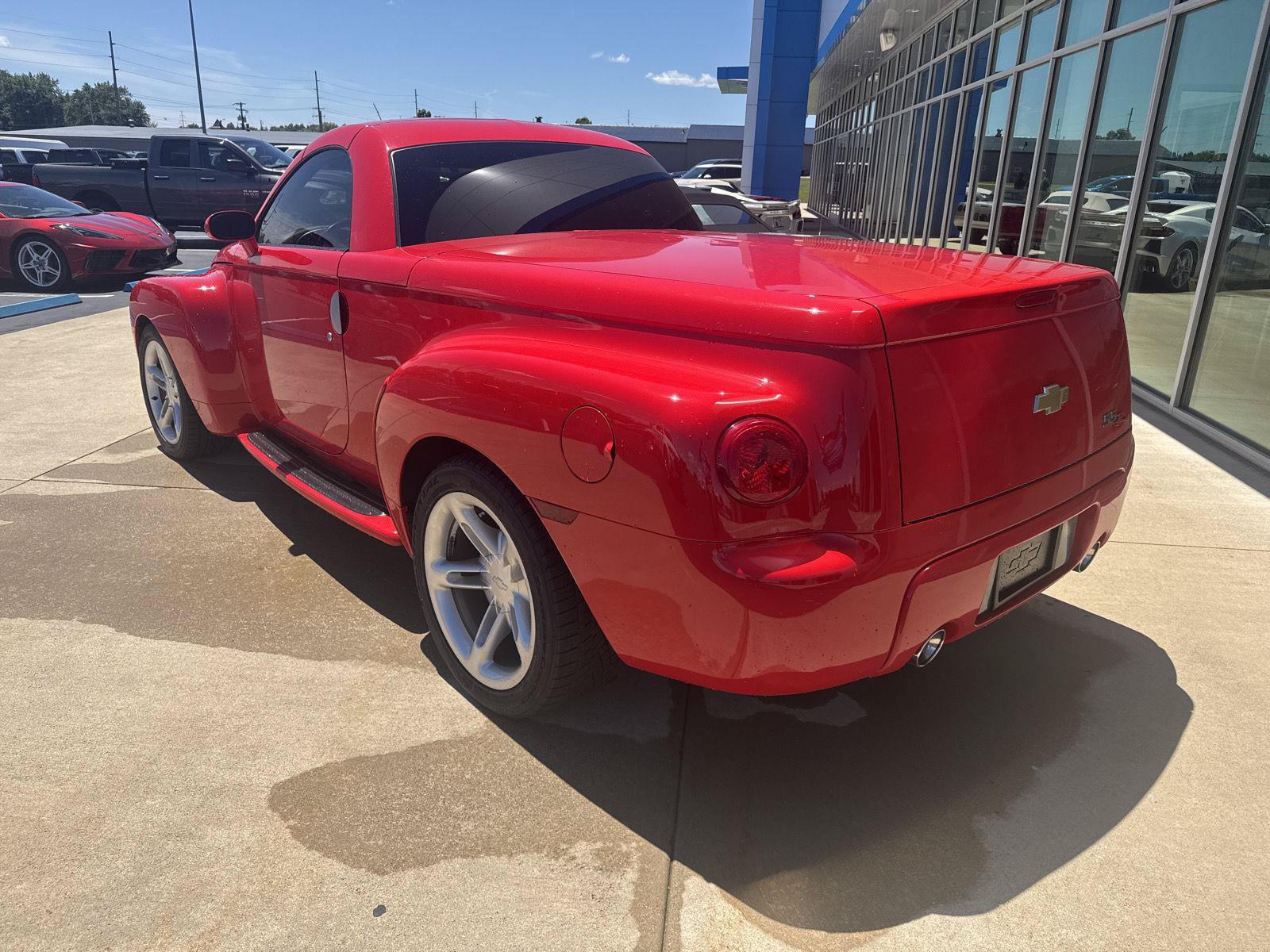 Used 2005 Chevrolet SSR w/ Preferred Equipment Group RWD image 5
