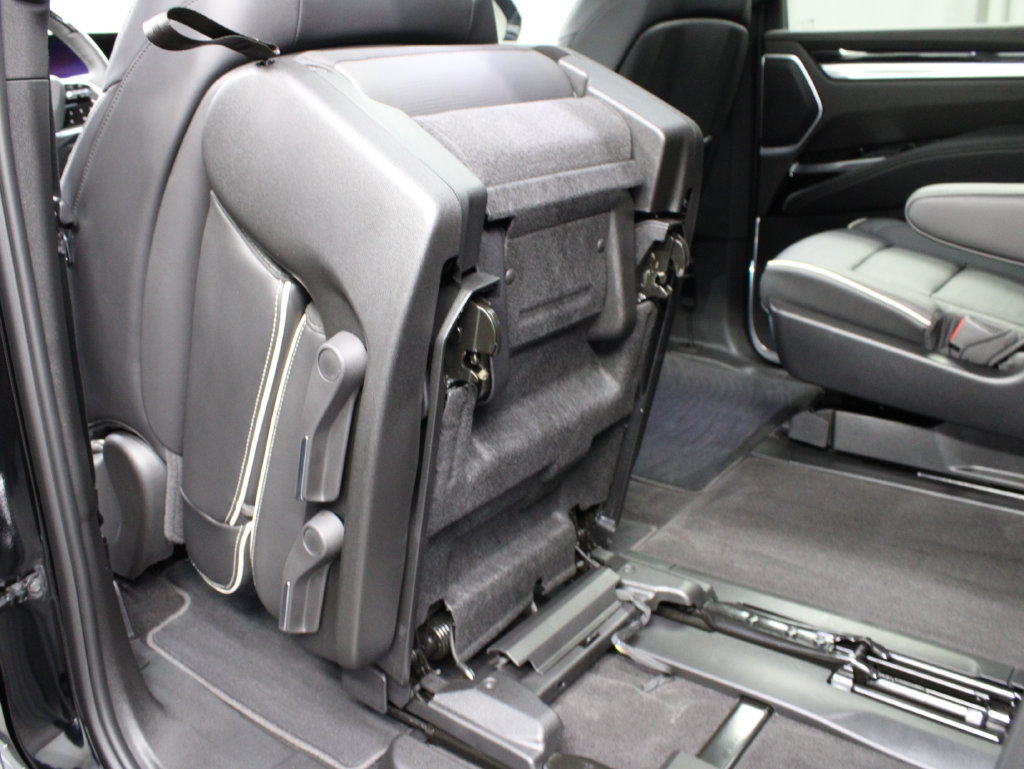 Used 2026 Cadillac Escalade ESV Sport AWD/4WD image 75