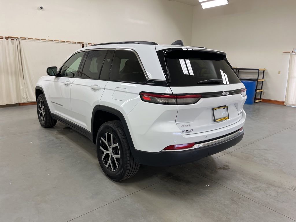 Used 2024 Jeep Grand Cherokee Limited image 6