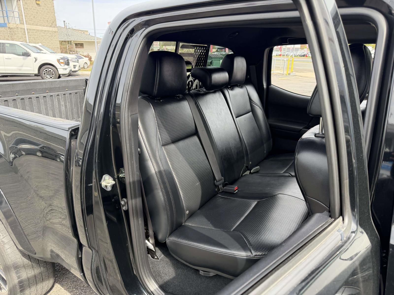 Used 2020 Toyota Tacoma TRD Sport w/ TRD Premium Sport Package AWD/4WD image 12