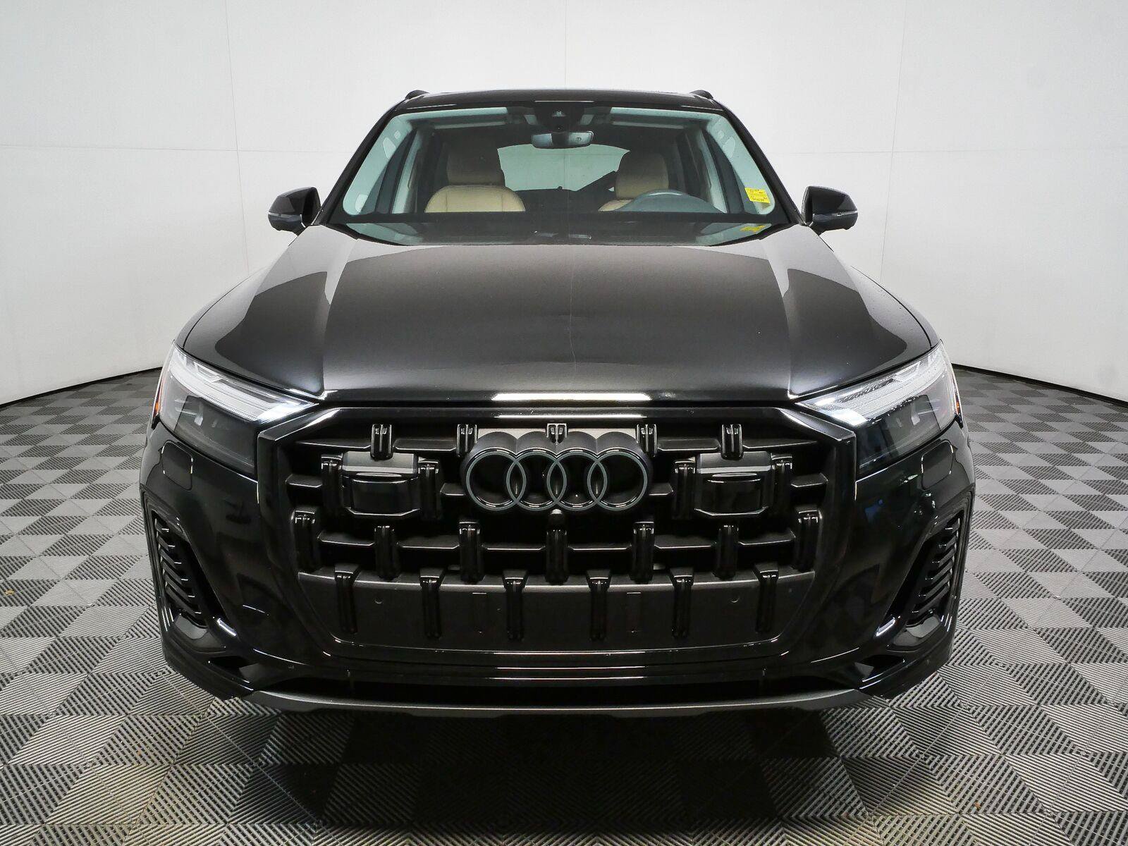 Used 2025 Audi Q7 3.0T Premium Plus AWD/4WD image 36