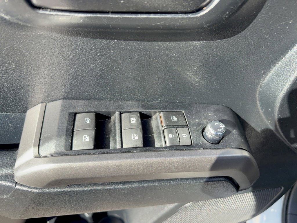 Used 2017 Toyota Tacoma SR5 w/ Tow Package image 9