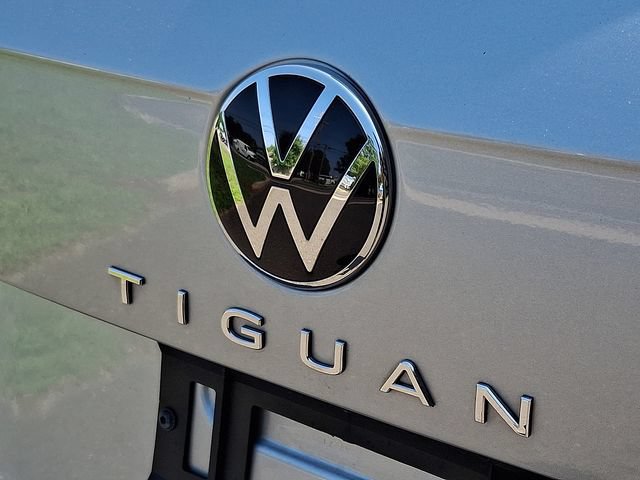 Certified 2024 Volkswagen Tiguan SE R-Line AWD/4WD image 30