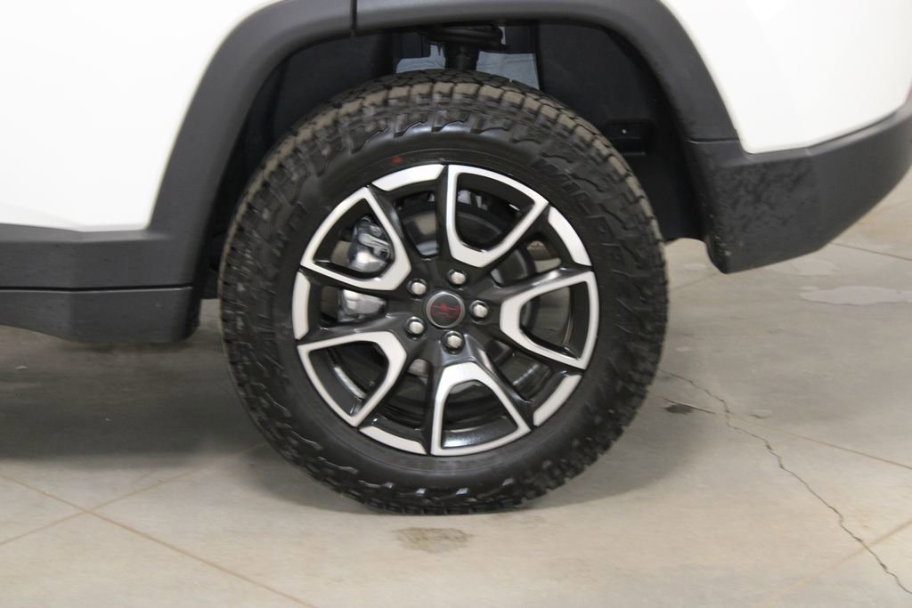 Used 2025 Jeep Compass Trailhawk image 16