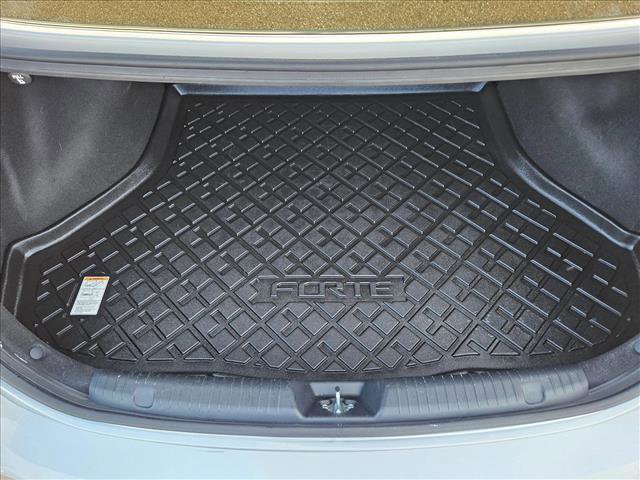 Used 2015 Kia Forte LX image 6