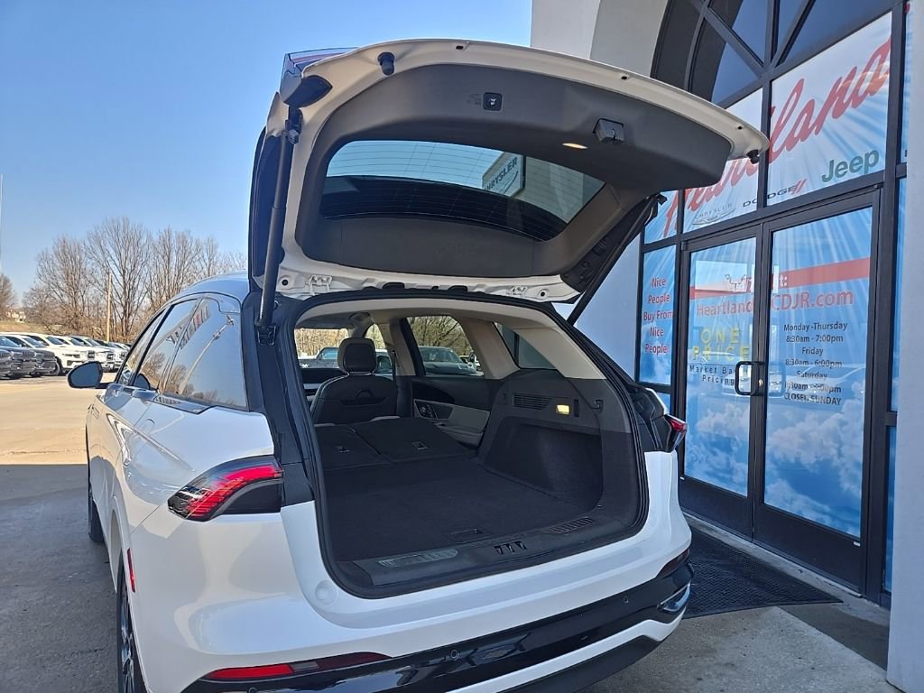 Used 2025 Lincoln Nautilus Reserve image 95