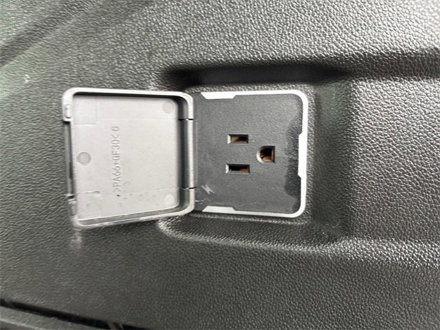 Used 2025 Chevrolet Tahoe Z71 image 33