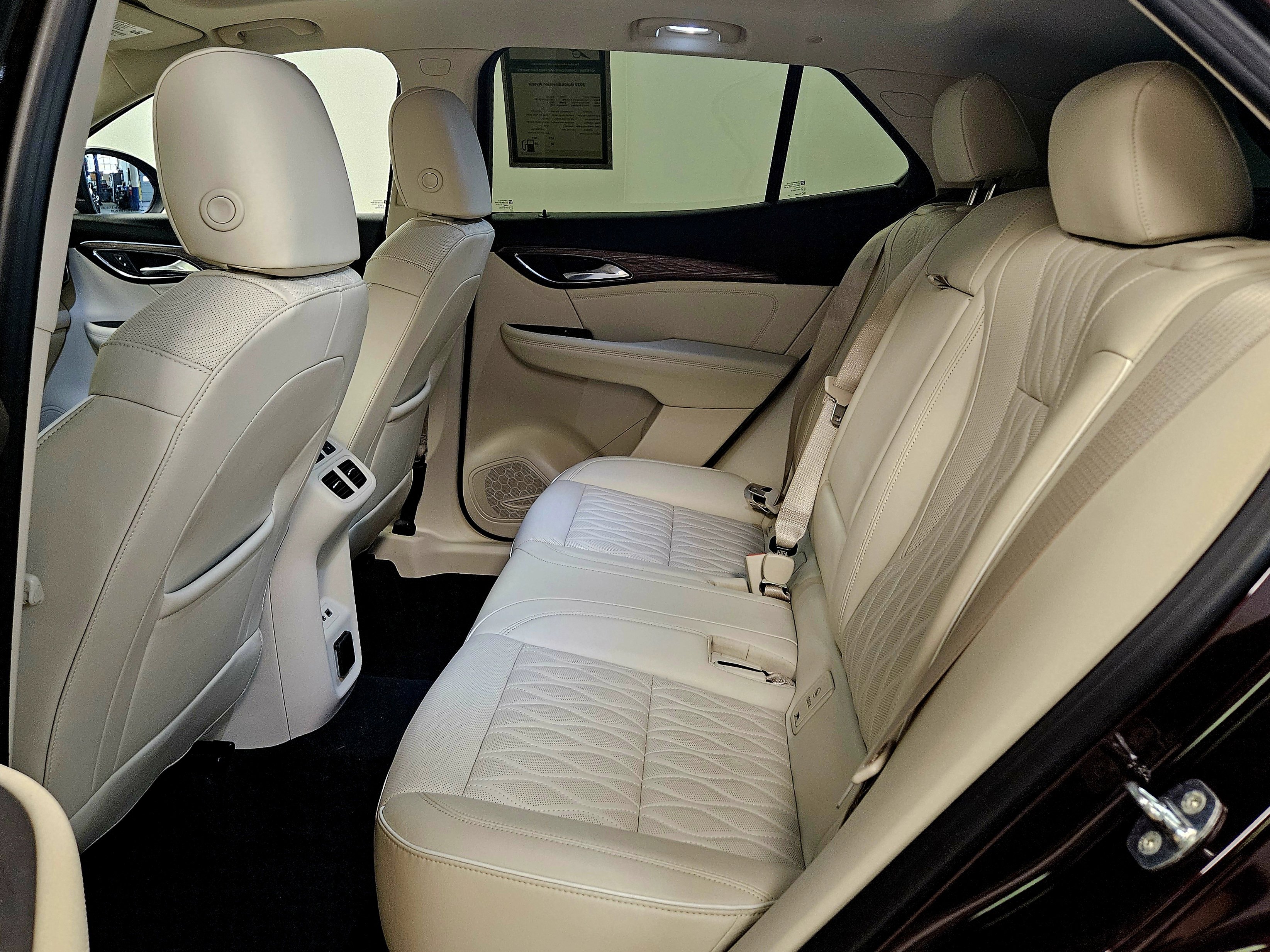 Used 2023 Buick Envision Avenir image 9