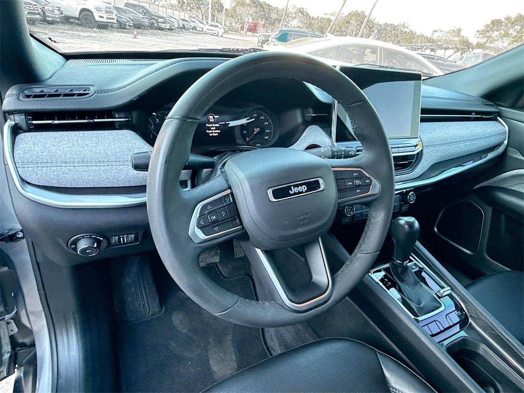 Used 2023 Jeep Compass Latitude image 12