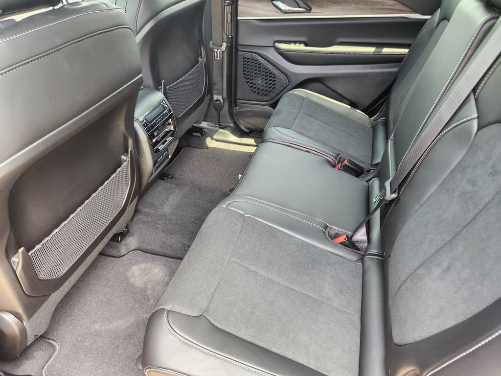New 2026 Jeep Grand Cherokee L 2WD image 19