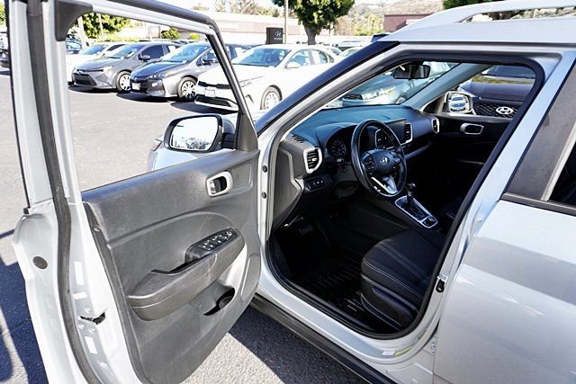 Used 2021 Hyundai Venue SEL FWD image 34