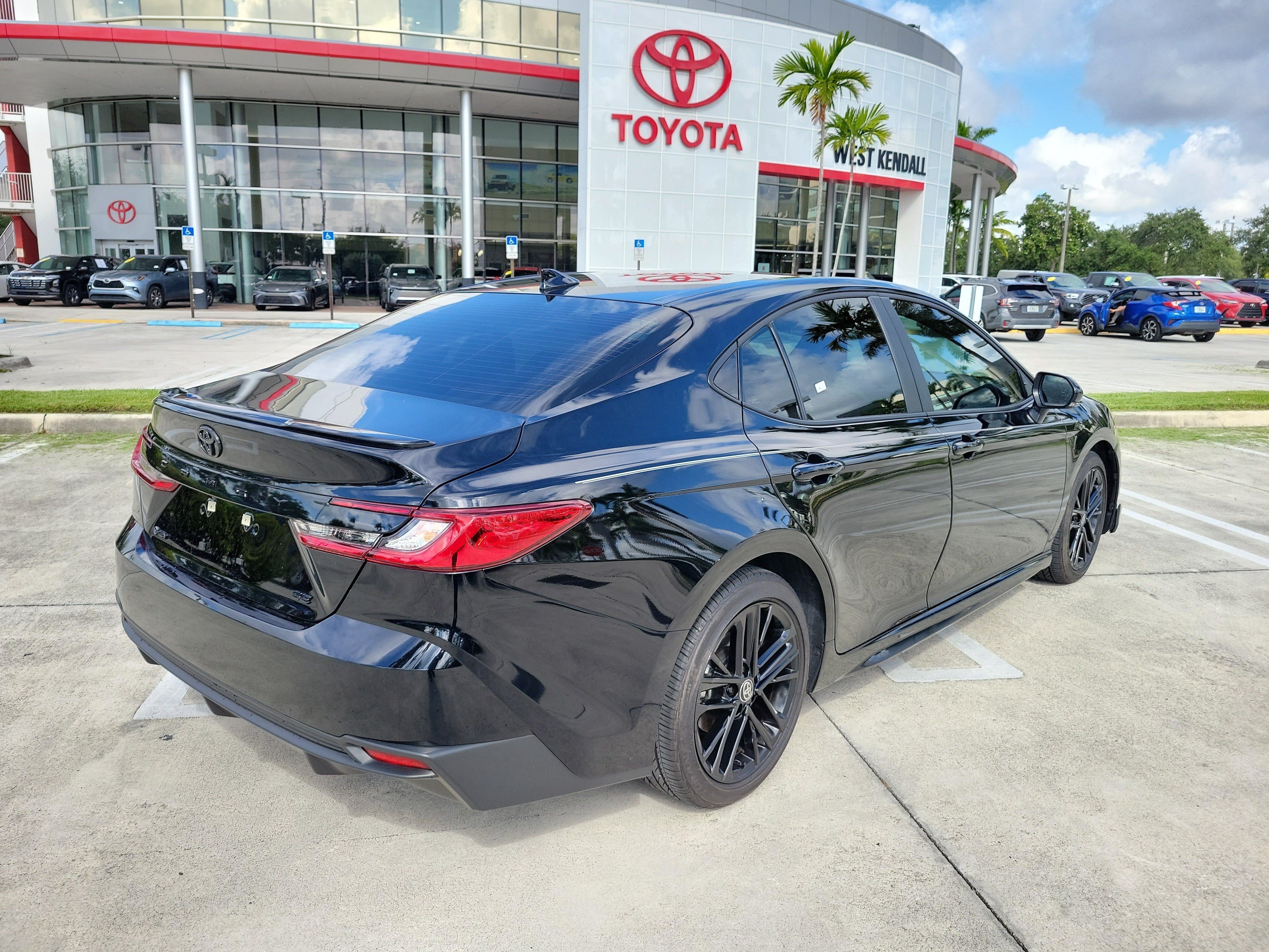 Used 2026 Toyota Camry SE w/ Multimedia Upgrade Package FWD image 7