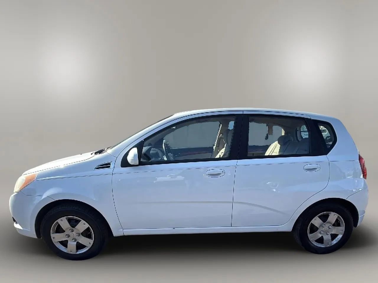 Used 2011 Chevrolet Aveo5 LT w/ Power and Convenience Package image 2