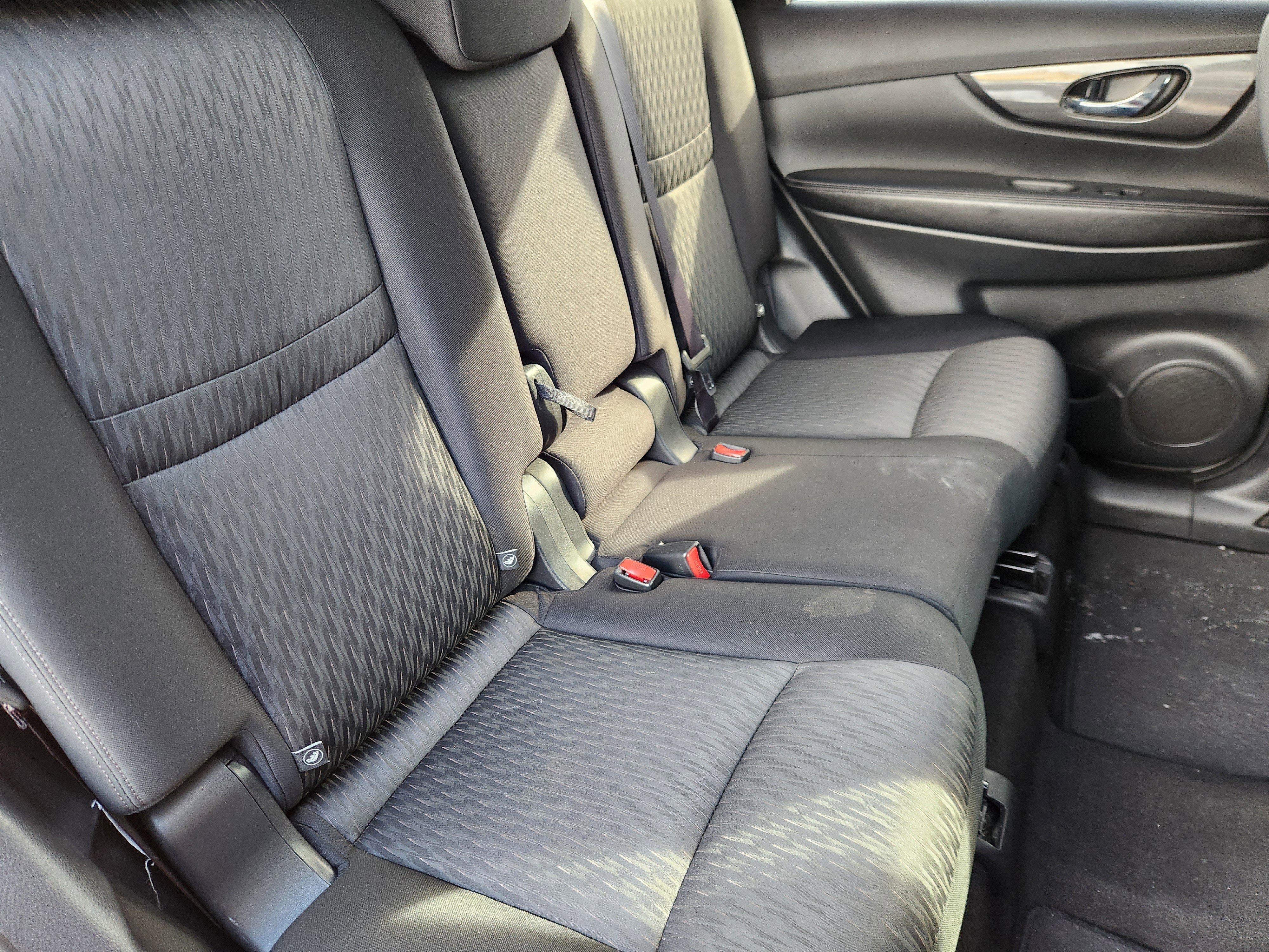 Used 2017 Nissan Rogue SV w/ SV Premium Package image 16