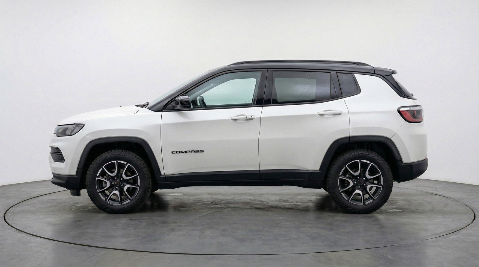 Used 2025 Jeep Compass Trailhawk AWD/4WD image 5