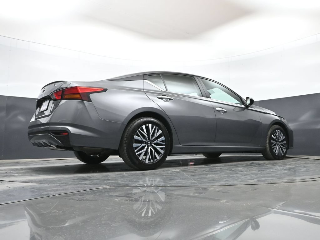Used 2025 Nissan Altima 2.5 SV FWD image 35