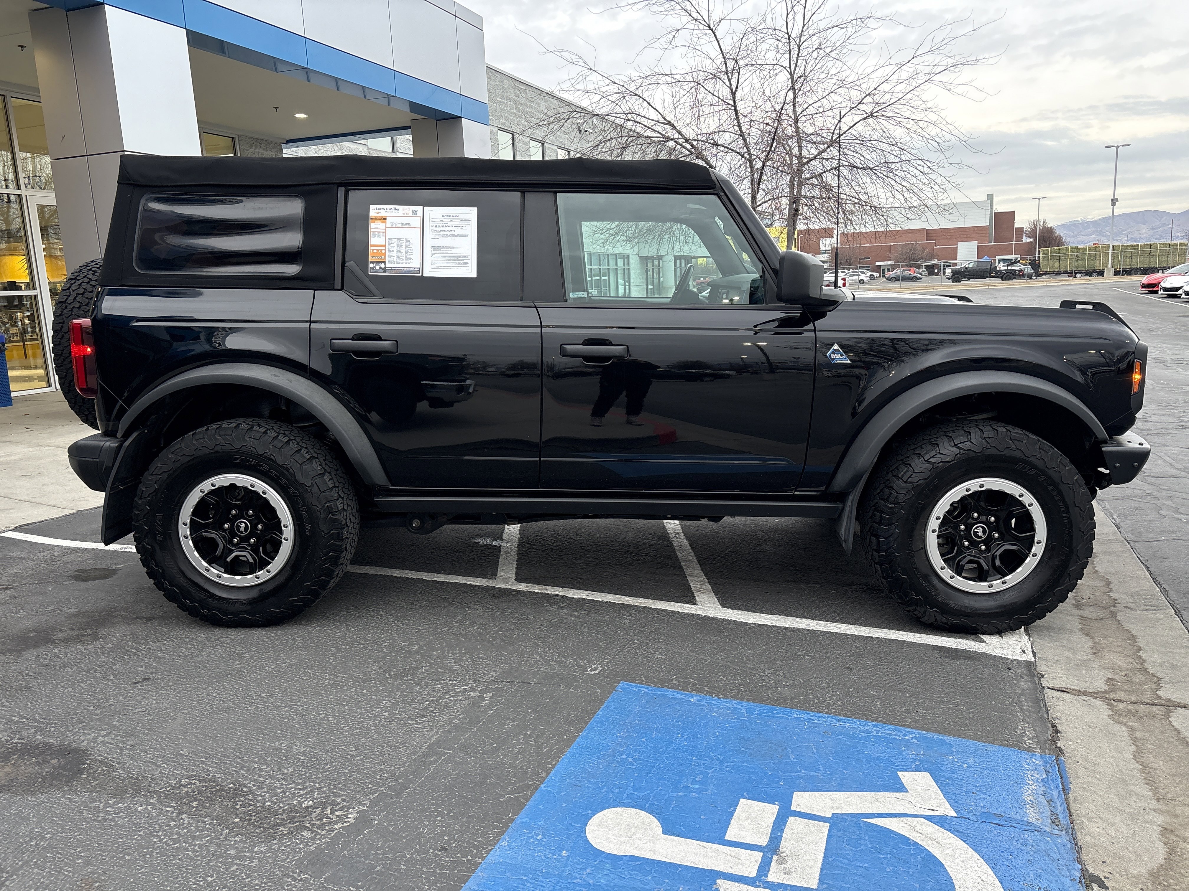 Used 2021 Ford Bronco Black Diamond w/ Sasquatch Package image 7