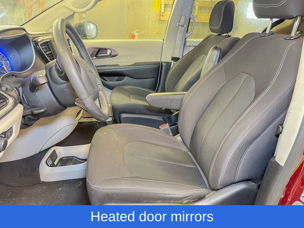 Certified 2023 Chrysler Voyager LX image 10
