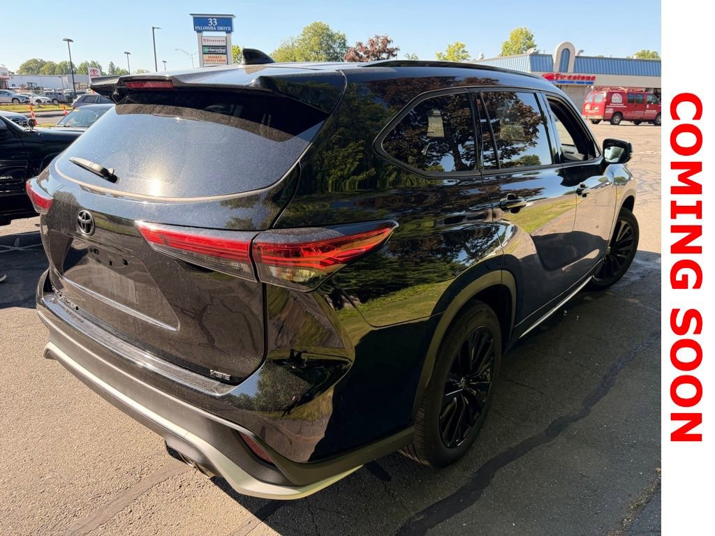 Used 2023 Toyota Highlander XSE FWD image 9