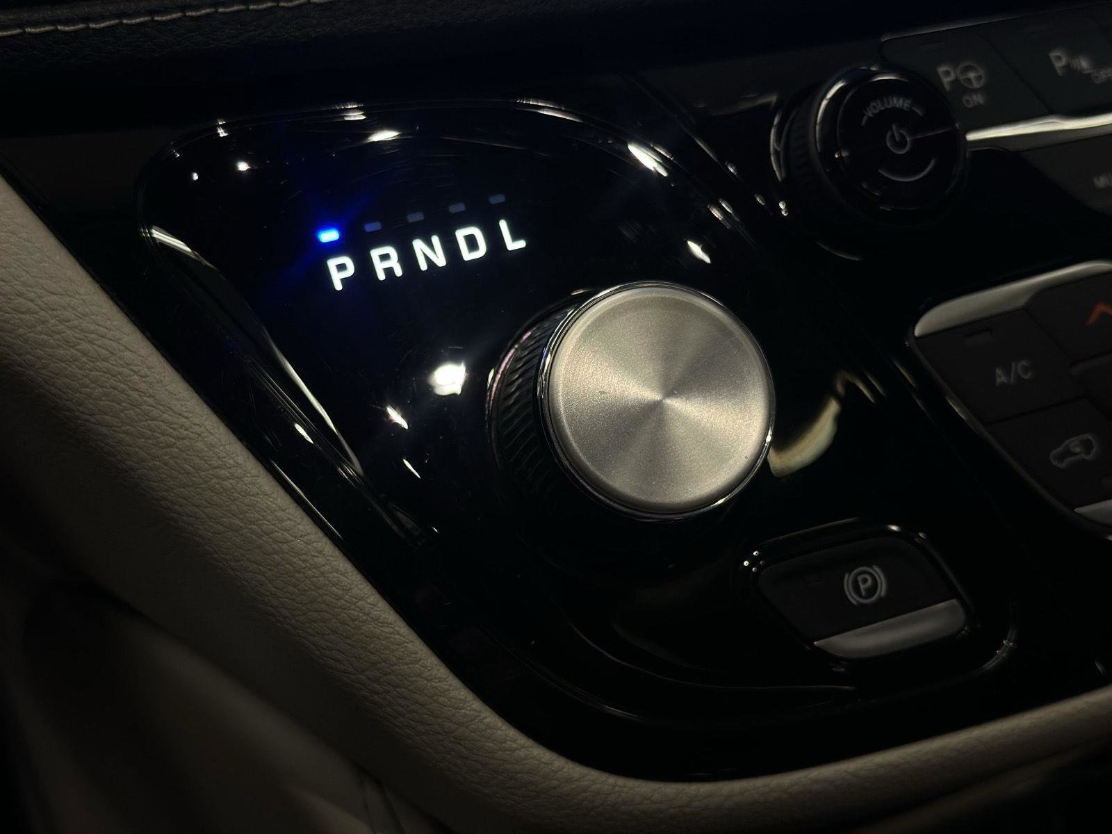 Used 2022 Chrysler Pacifica Limited image 35