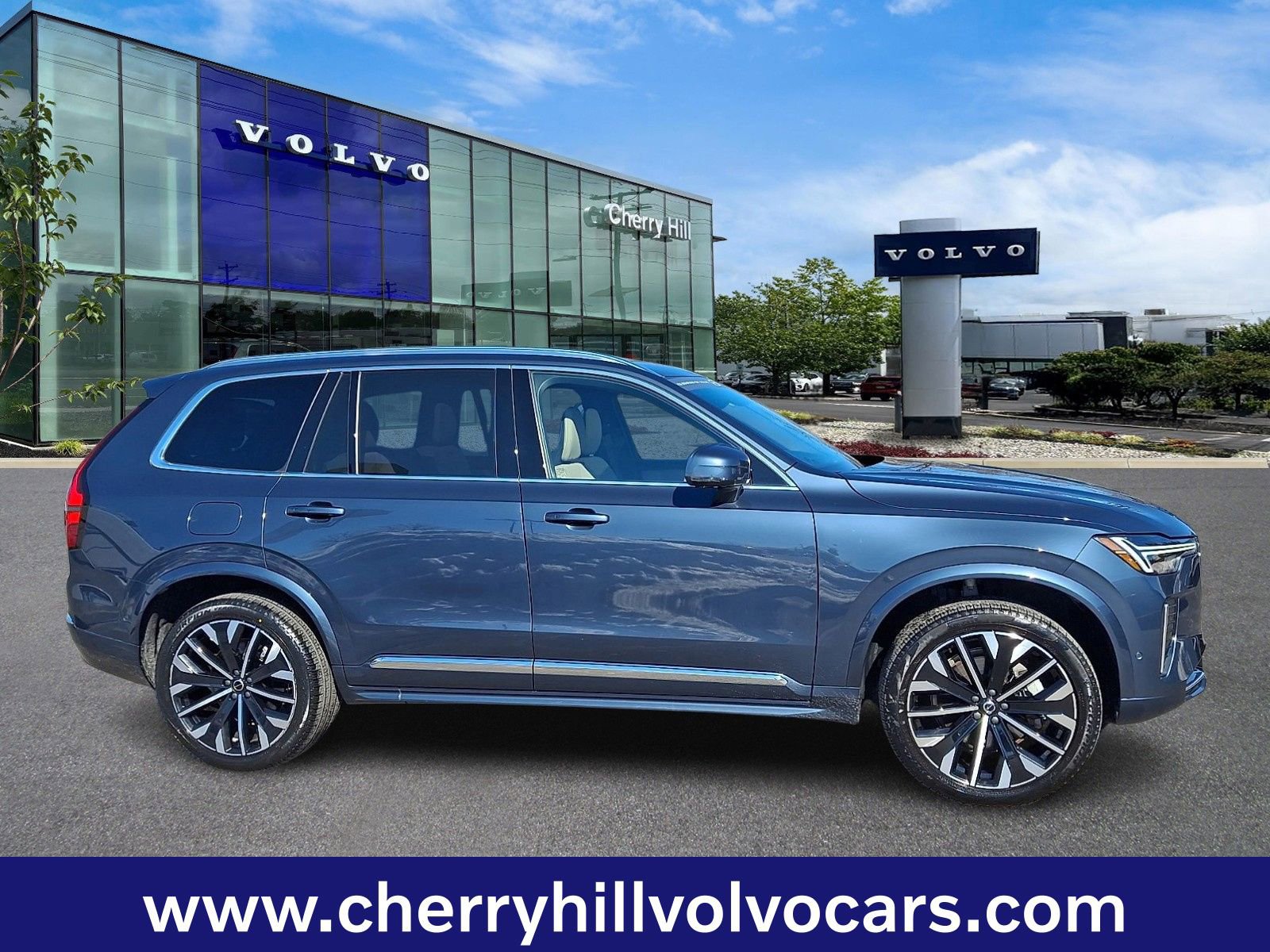 Certified 2025 Volvo XC90 B5 Plus image 8