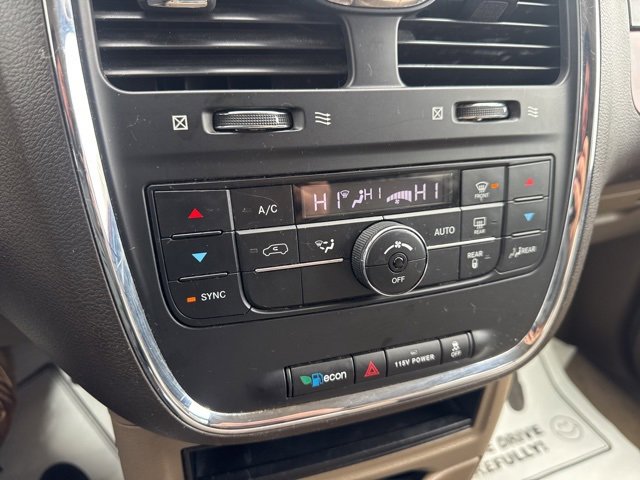 Used 2016 Chrysler Town & Country Touring image 21