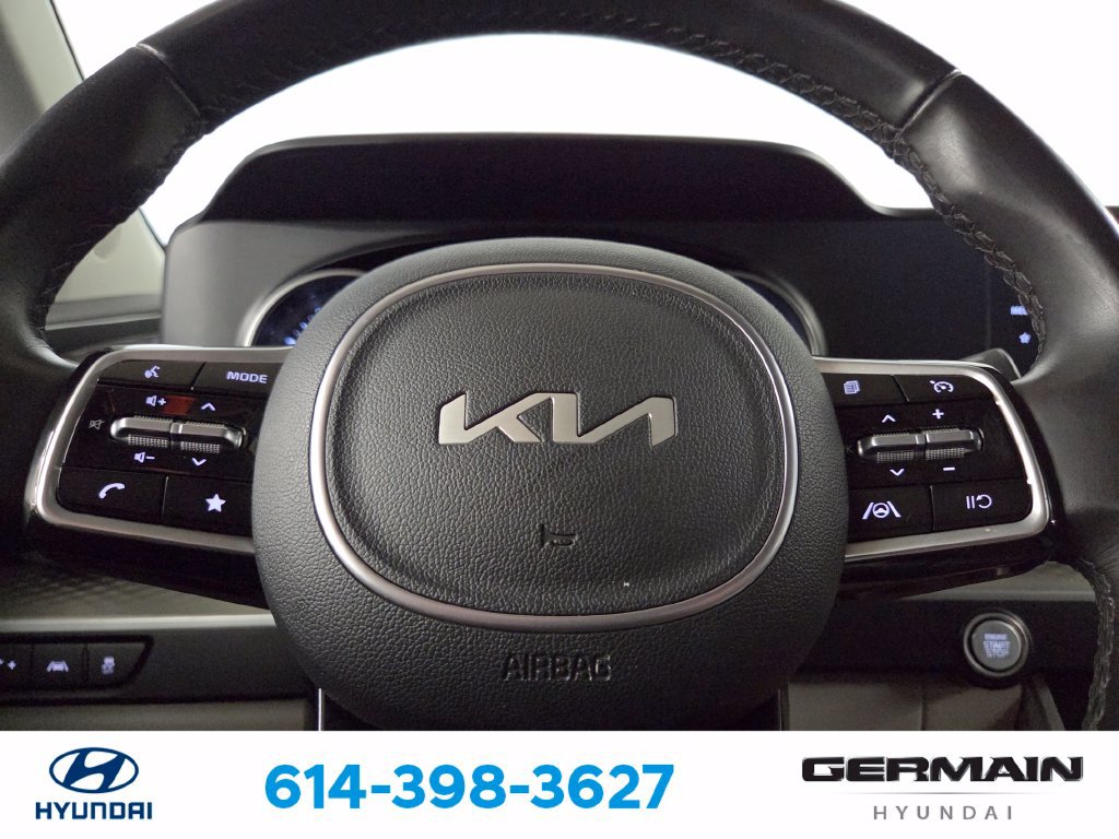 Used 2023 Kia Carnival LX FWD image 22