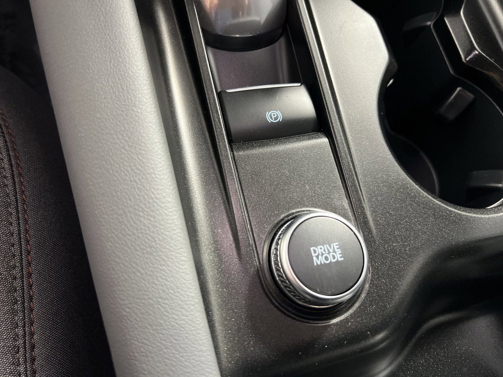 Used 2025 Ford Explorer Active RWD image 34