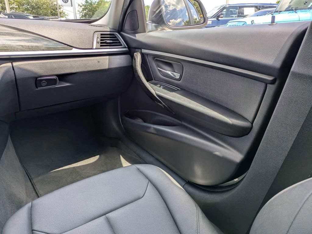 Used 2018 BMW 320i xDrive Sedan AWD/4WD image 21