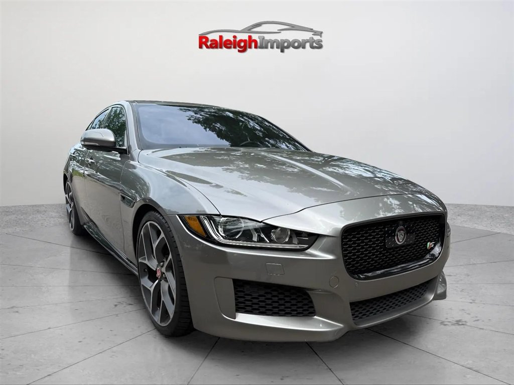 Used 2019 Jaguar XE S RWD image 7