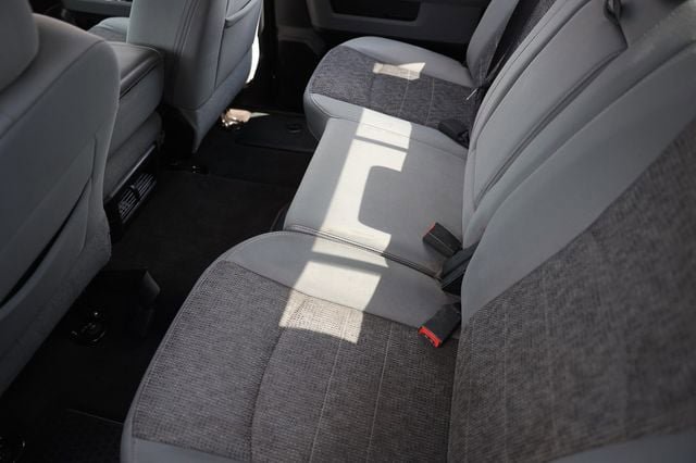 Used 2017 RAM 1500 SLT RWD image 13