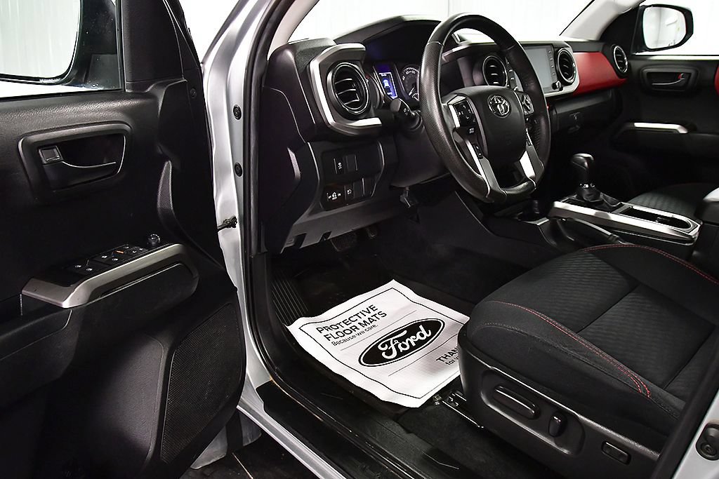 Used 2022 Toyota Tacoma SR5 AWD/4WD image 14
