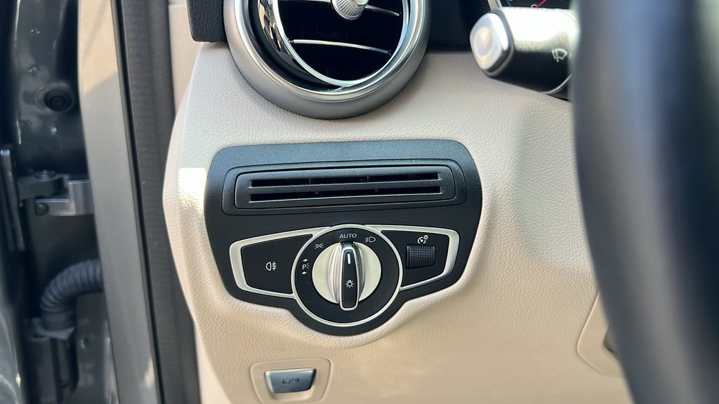 Used 2022 Mercedes-Benz GLC 300 GLC 300 image 23