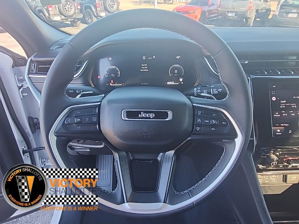 Certified 2025 Jeep Grand Cherokee Laredo image 9