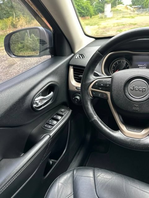 Used 2014 Jeep Cherokee Limited w/ Technology Group FWD image 27