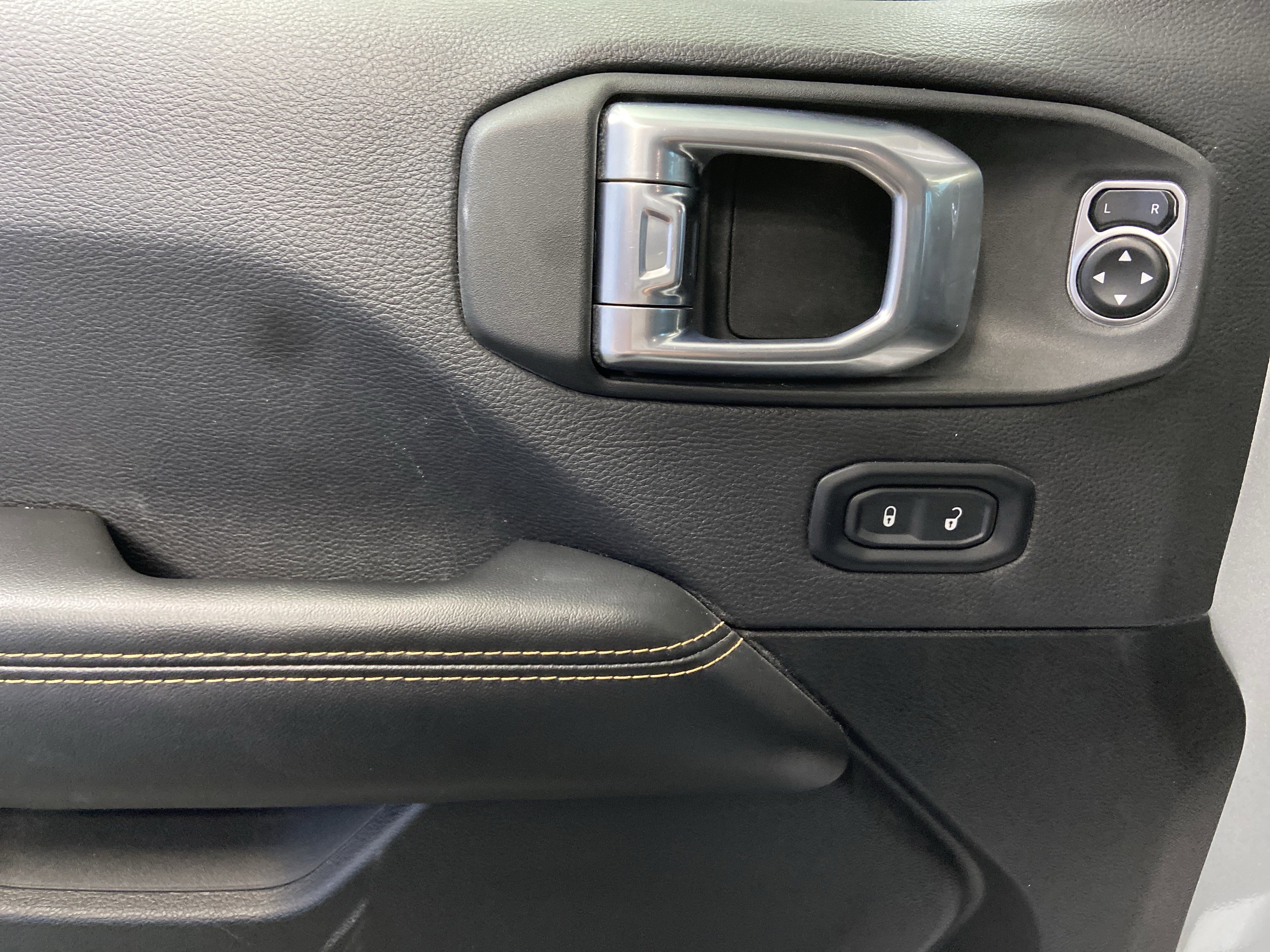 Used 2024 Jeep Wrangler Sahara image 12