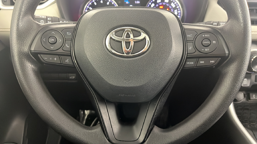Used 2020 Toyota RAV4 XLE w/ Convenience Package FWD image 25